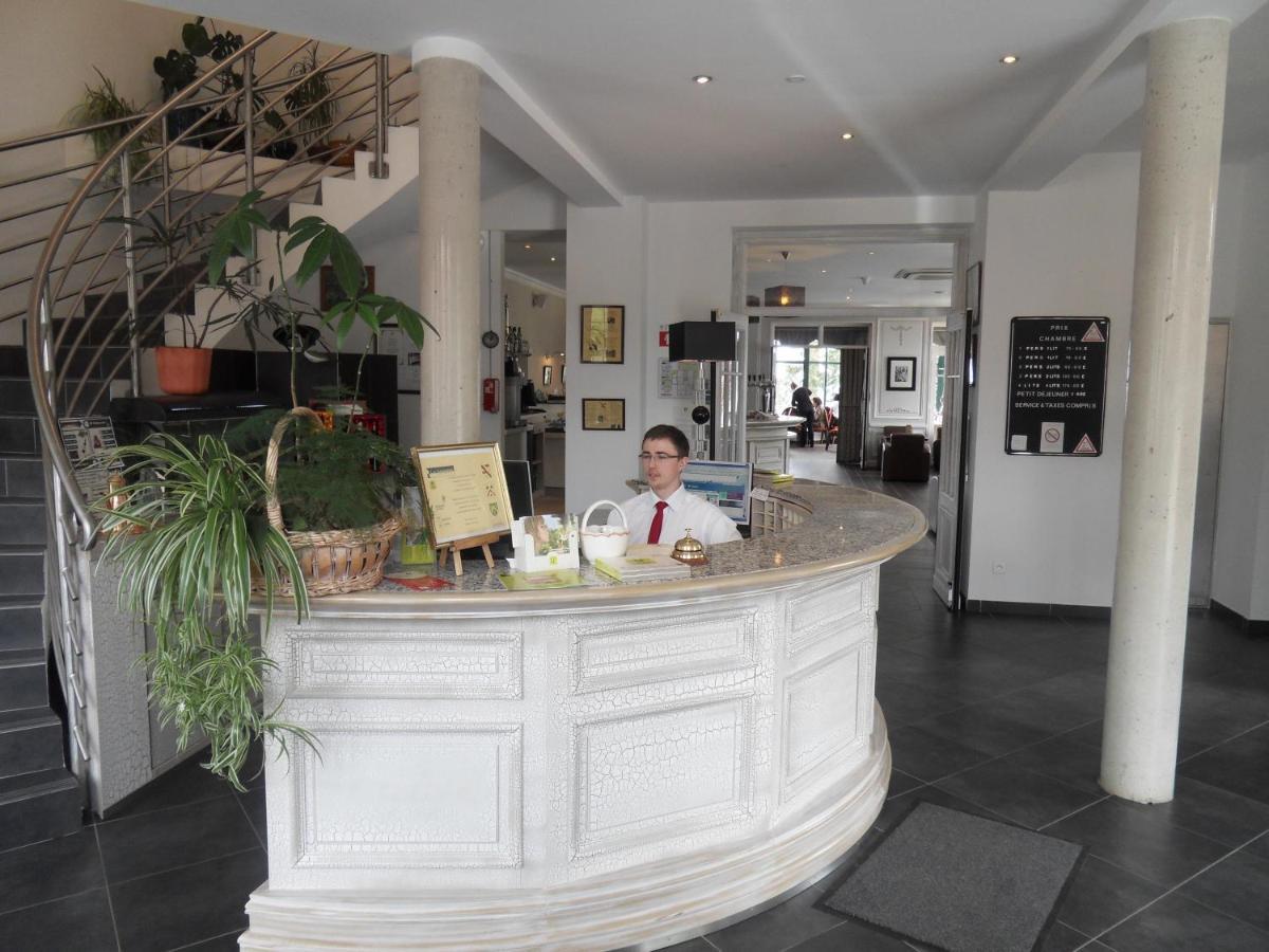 Logis - Hotel Restaurant La Sapiniere Wisques 외부 사진