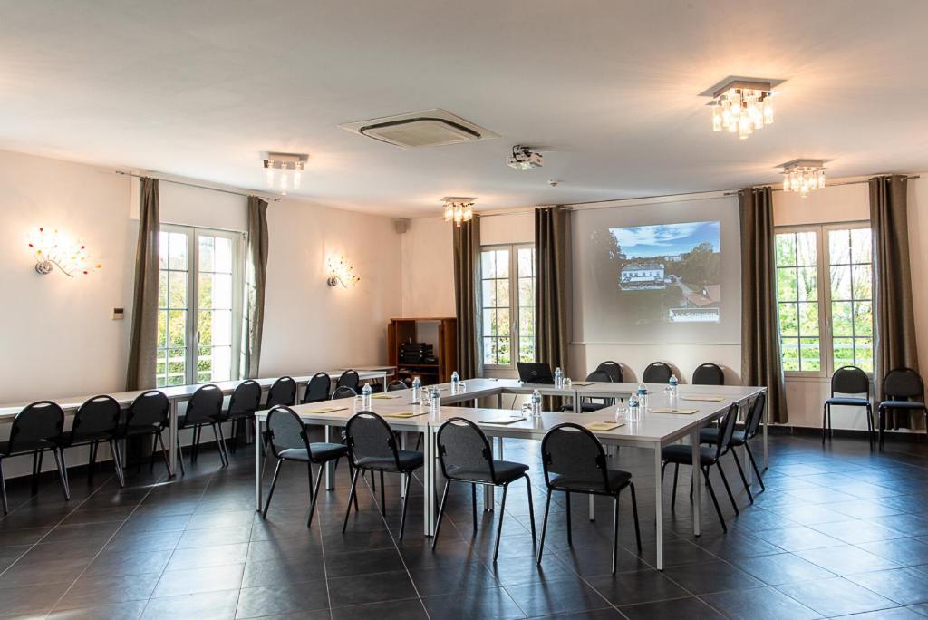 Logis - Hotel Restaurant La Sapiniere Wisques 외부 사진
