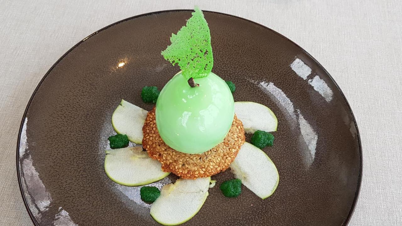 Logis - Hotel Restaurant La Sapiniere Wisques 외부 사진