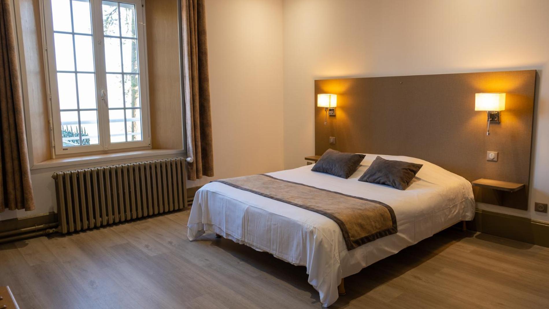 Logis - Hotel Restaurant La Sapiniere Wisques 외부 사진