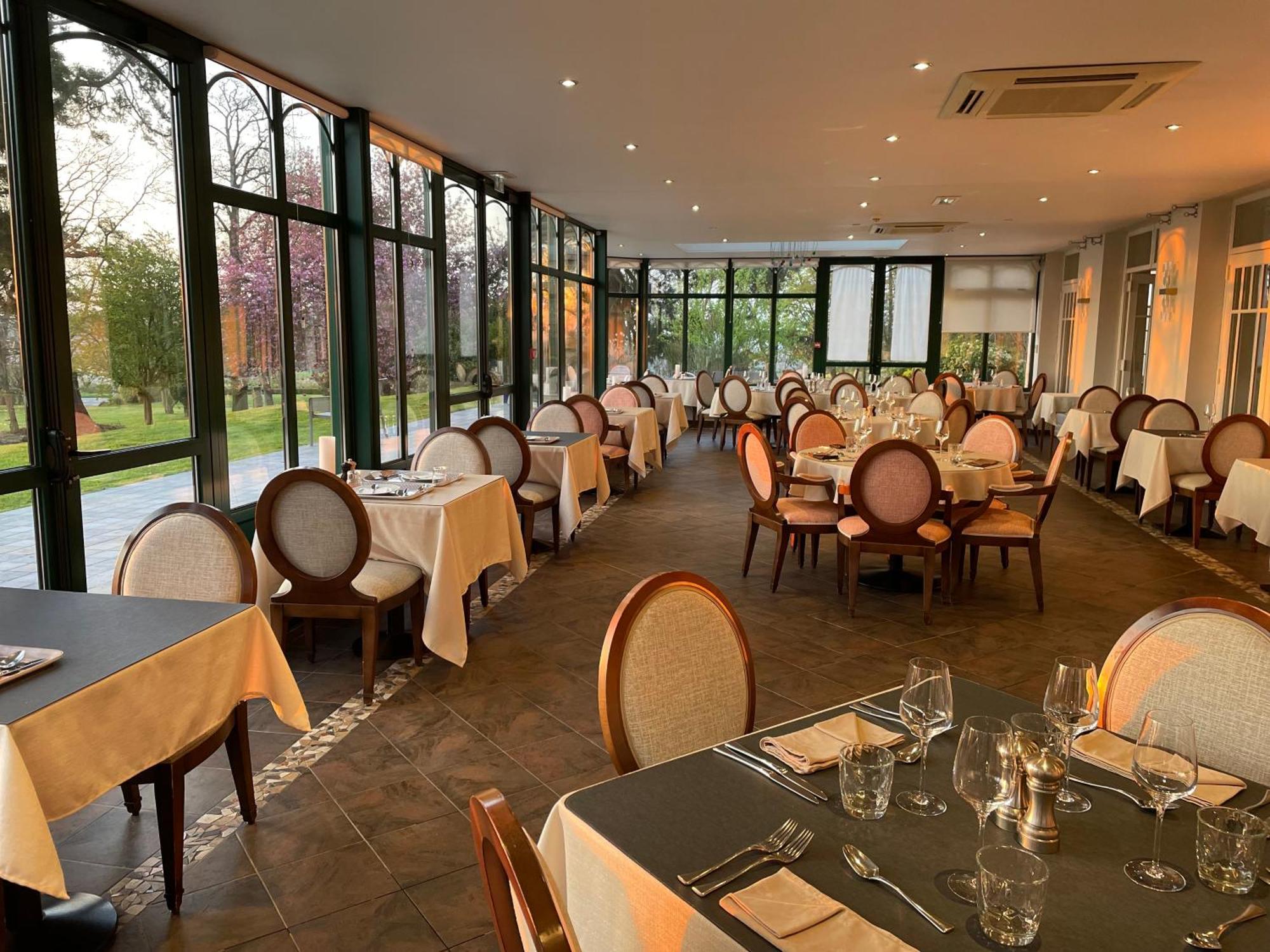 Logis - Hotel Restaurant La Sapiniere Wisques 외부 사진