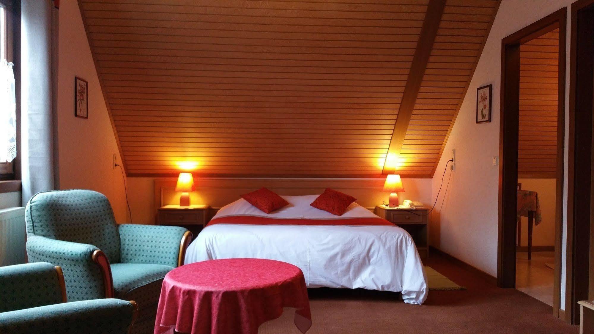 Logis - Hotel Restaurant La Sapiniere Wisques 외부 사진